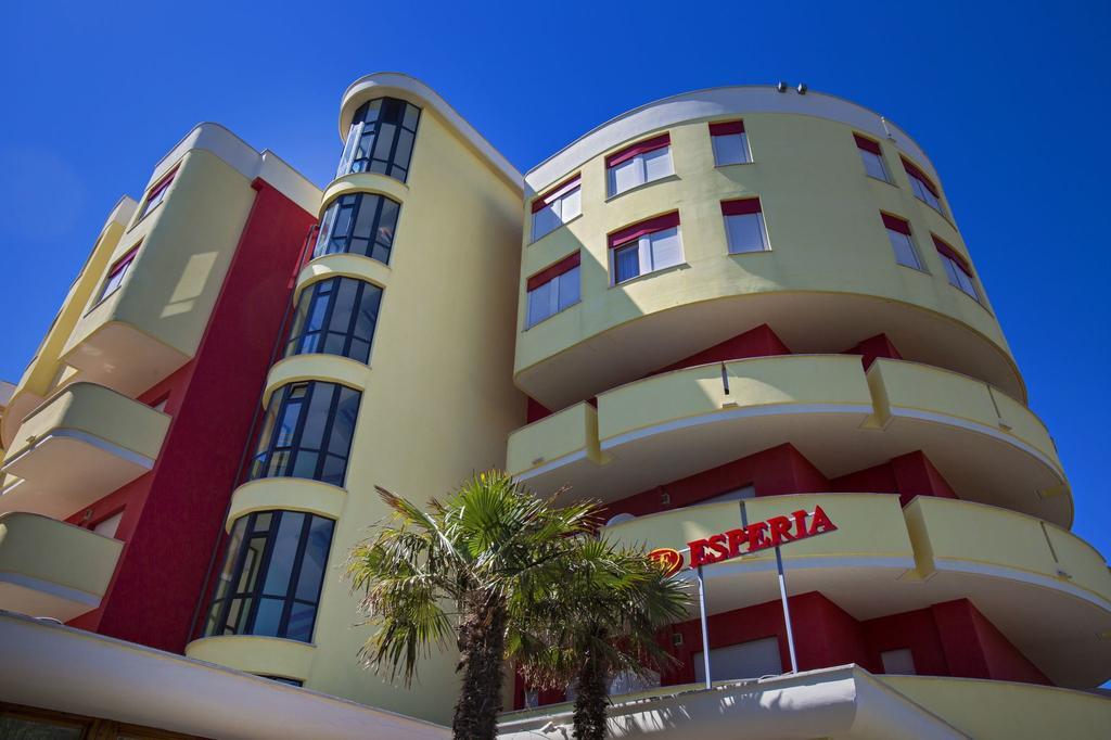 Esperia Hotel 3*